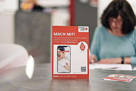 Fyler für Blutspende steht auf dem Tisch